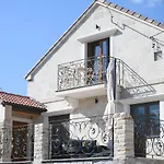 Lady Stone Villa *