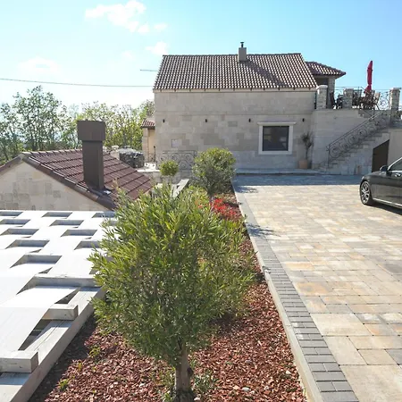 Villa Lady Stone *